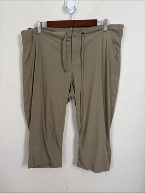 Columbia Omni-Shield Women Size 16 Khaki Capri Pants Drawstring Stretch Outdoor